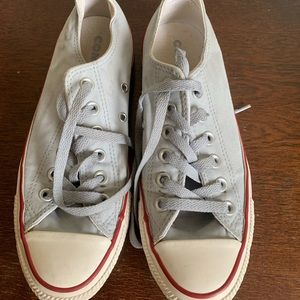 Converse tennis shoes